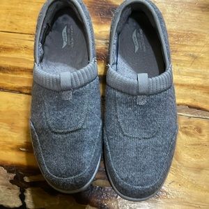 Sketchers Women’s Go Lounge Shoes size 8 in gray.  Have arch fit